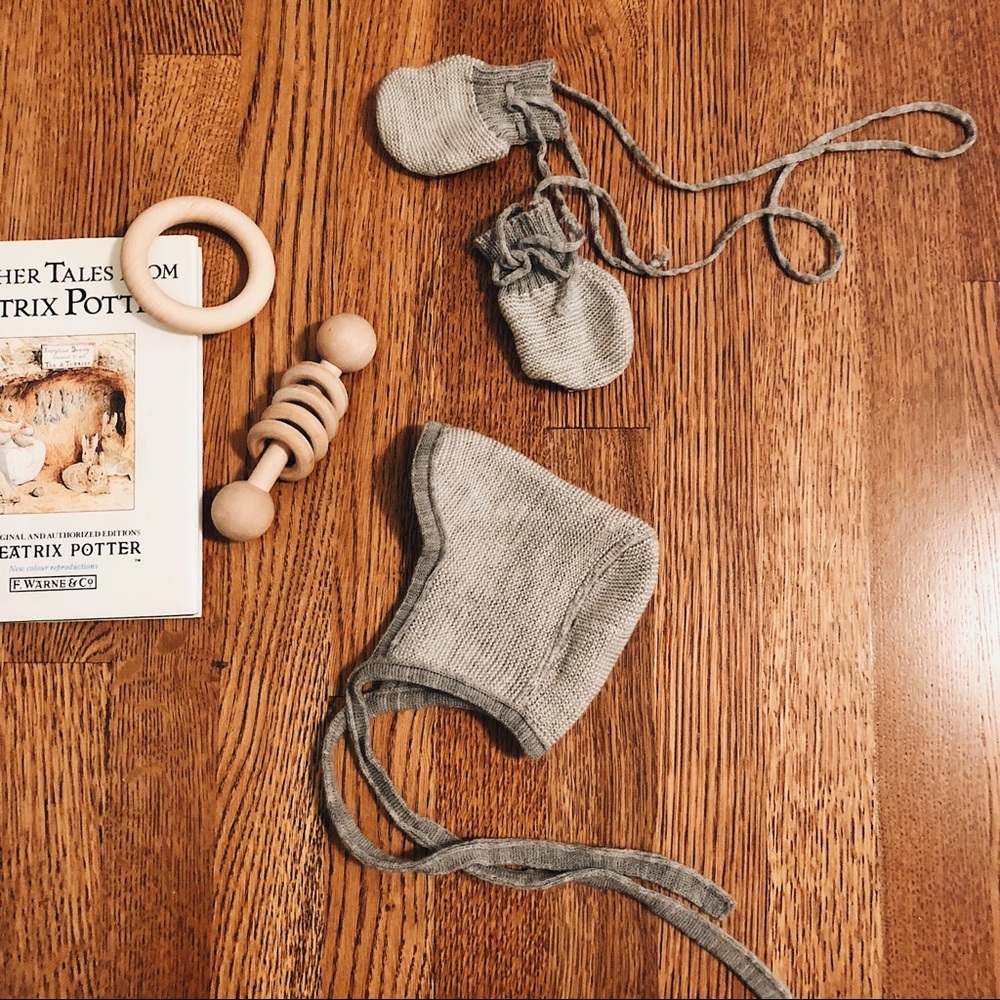 Unisex 100% virgin wool bonnet and mittens (0-6m)